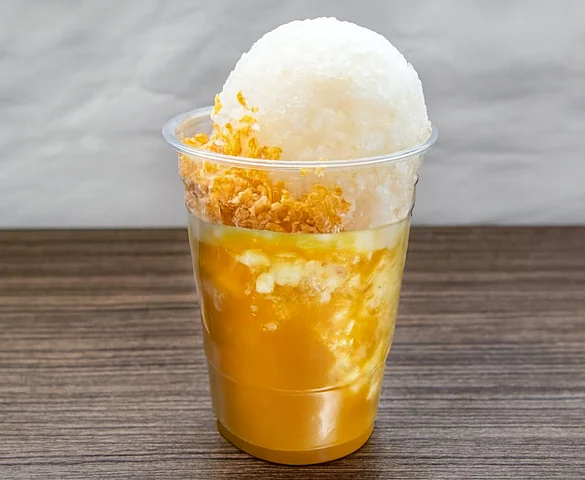 Mango graham sago con yelo: mango cream and sago under shaved ice